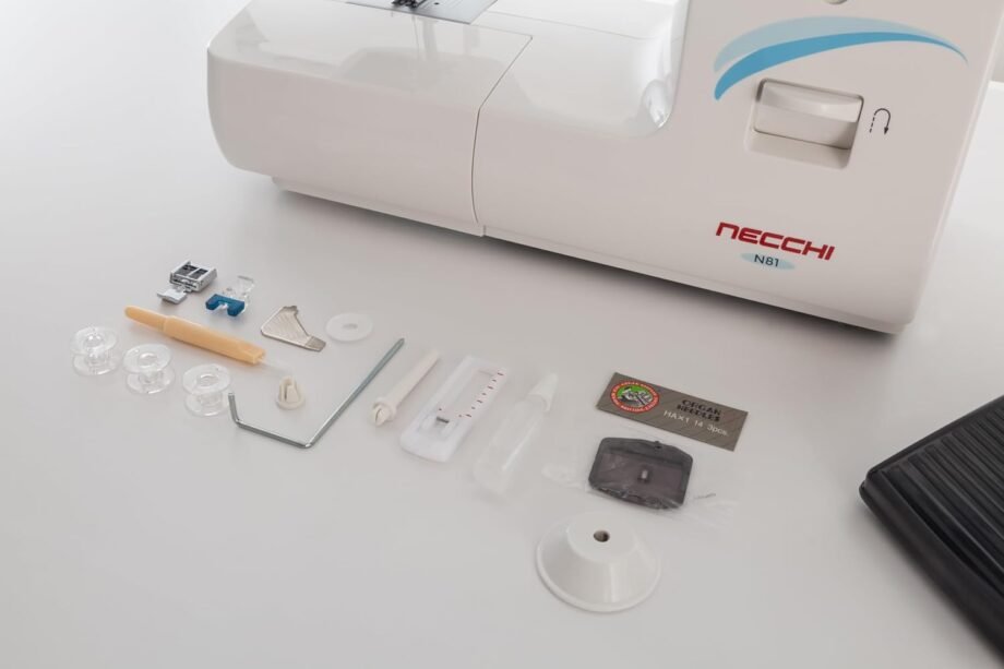Necchi N81 Macchina per Cucire, Interno in pressofusione in Alluminio, scocca in ABS